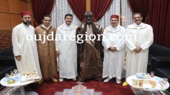 من وجدة…عالم موريتاتي يشيد بعناية الملك محمد السادس بافريقيا