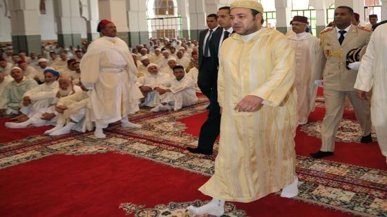 أمير المؤمنين يؤدي صلاة الجمعة بمسجد الرياض بوجدة