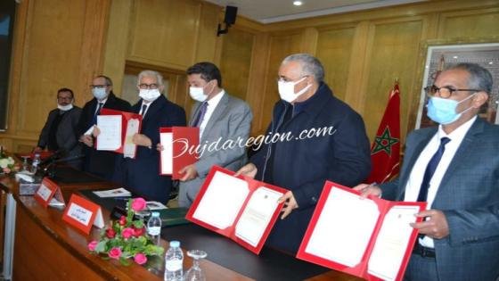 هادي البداية ومزال مزال..بيوي يخلق الحدث بتوقيع اتفاقيات كبرى لفك مشكل الماء والطرق وينوه بجدية الوزير بركة