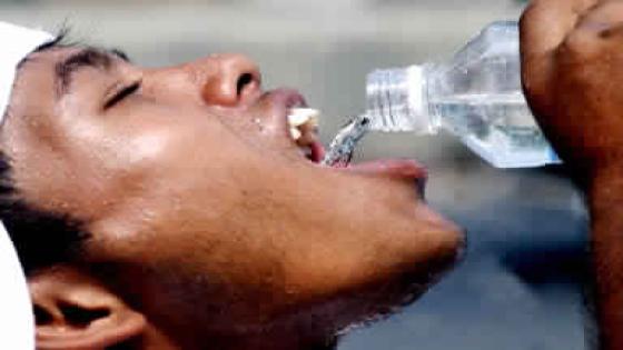 خبراء بريطانيون: الإفراط فى شرب الماء ليس مفيدا للصحة