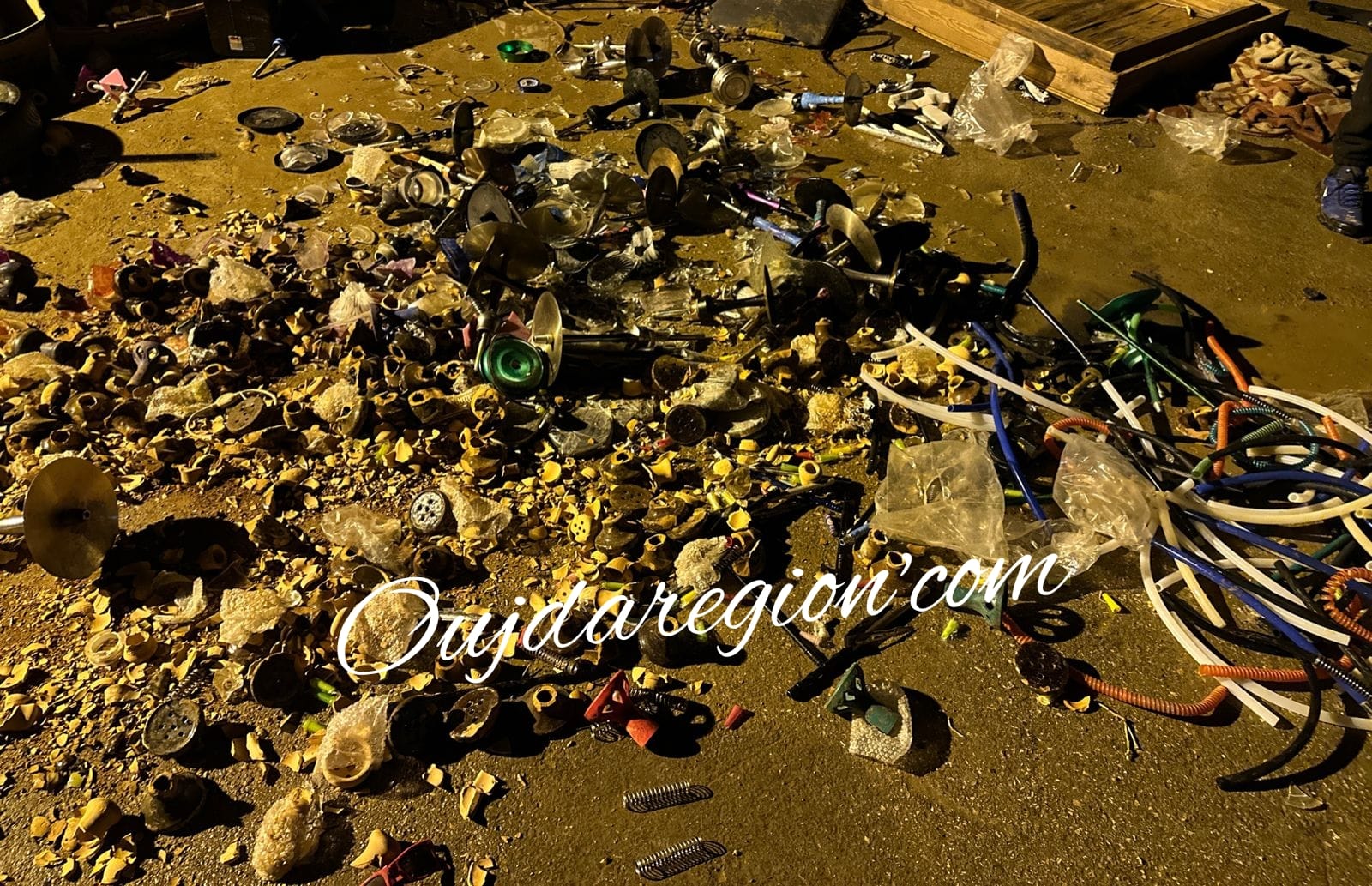 وجدة..مداهمة فضاء الشيشا بطريق الحدود متى ياتي الدور على الباقين