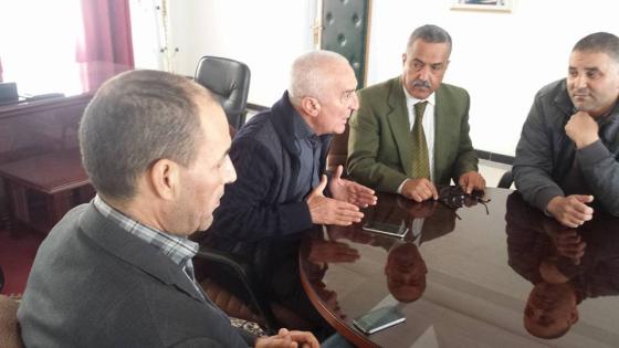 فيديو…الجردوي يعقد لقاء مع المجازين المستفيدين من المحلات التجارية بوجدة