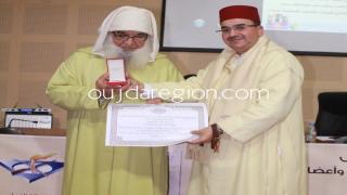 وجدة…جلالة الملك يوشح أئمة المساجد ومندوبية الاوقاف تعقد ندوة لترسيخ قيم الوطنية