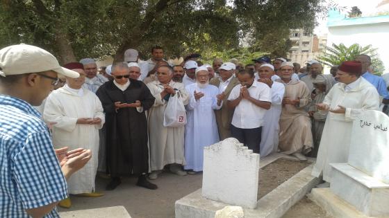 التوفيق ووالي الجهة الشرقية يشيعان جنازة العلامة الحدادي رحمه الله