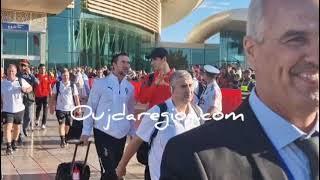 لحظة وصول المنتخب الوطني لمطار وجدة