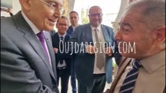 شاهدوا الوالي خطيب وفرحة صديق الدراسة به وبالمجهودات التي يقدمها لوجدة