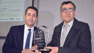 فيديووصور..تكريماللأستاذ عبد الكريم الاعزاني ماستر قانون العقار والتعمير يناقش الأمن التعاقدي وفق التشريع المغربي