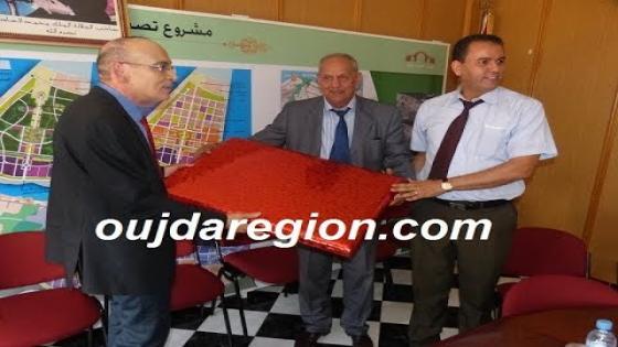 فيديو وصور..المفتش العام لوزارة السكنى يجلس مع أطر الوكالة الحضرية بوجدة وينوه بجدية المدير الجديد