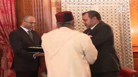 جلالة الملك يستقبل والد الطيار ياسين