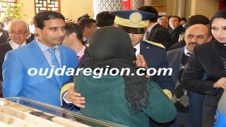 شاهدوا..ما قالته سجينة سابقة بعد تسليمها معدات وتجهيزات من طرف عامل جرادة