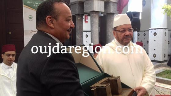 صوت وصور..مسك ختام وجدة عاصمة الثقافة…وزير الثقافة يكرم العلامة مصطفى بنحمزة