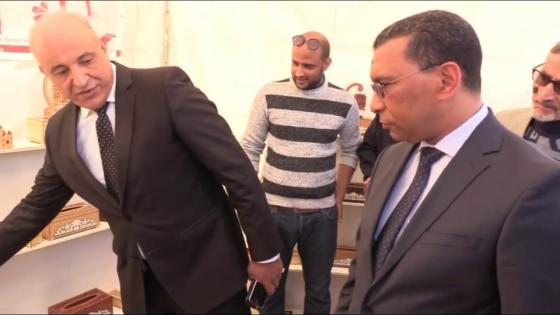 لحظة افتتاح العامل ضرهم وادريس بوجوالة للنسخة الخامسة لمعرض التمور بفجيج