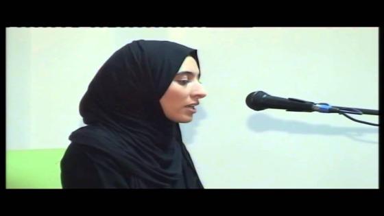 الفائزة بالمركز الأول في مسابقة حفظة القرآن الكريم بالمعهد الأوروبي