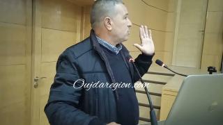 فلاح بوجدة ينتفض ضد الخروب الجزائري الذي افلس السوق المغربية