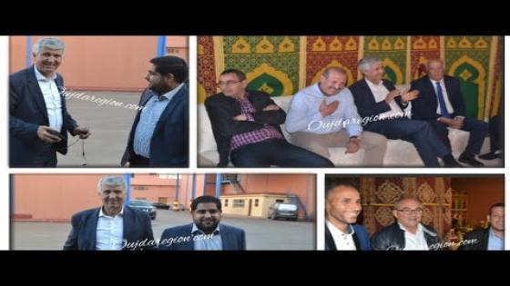 شاهد..صديقي وزير الفلاحة ببركان كعادته ينصت لمناضلي الاحرار ببيت التجمعي المرحوم حفيظ قاسمي