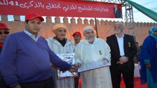 بالصور…وجدة:فعاليات المجتمع المدني تخلد عيد المسيرة الخضراء المظفرة وعيد الاستقلال المجيد بمسيرة وطنية وتكريم مقاومن
