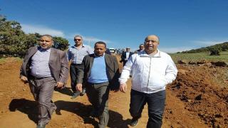صور…هشام الصغير يستمر في فك العزلة بالعالم القروي