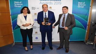 وزير التعليم العالي يكرم بنقدور رئيس جامعة محمد الاول بوجدة