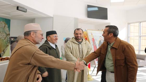 تاوريرت بوسيف عامل الاقليم يشارك المعوزين فرحة اعذار جماعي احتفالا بالقرار الاممي ليوم 31 اكتوبر وتجليدا لذكرى المسيرة الخضراء عيد الاستقلال