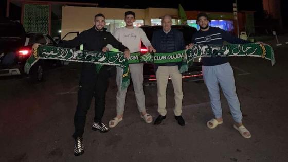 صورة لأوفياء المولودية الوجدية و الوالي السيد امحمد عطفاوي من الطريق السيار فاس وجدة