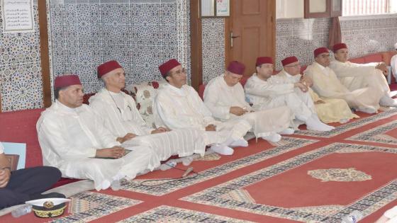السيد قيس بن يحي يسلم هبة ملكية للزاوية العلاوية