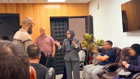 الناظور..الدكتورة العامري تقف على نجاعة عملية توزيع اجهزة السمع