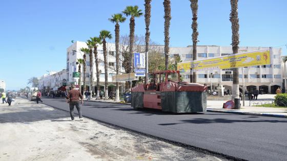الناظور.. العمران تشرع في إعادة تزفيت شارع يوسف بن تاشفين وتطلق عملية أخرى بأهم شوارع المدينة