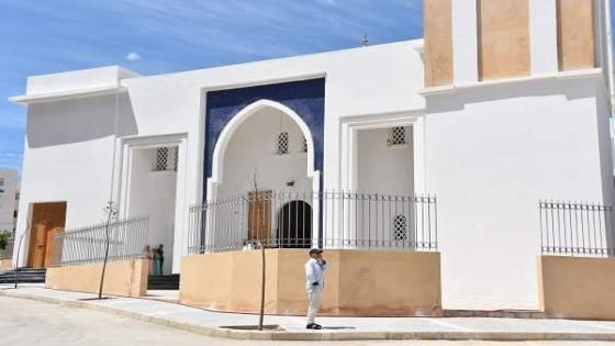 الوالي مهيدية والعامل جاري يفتتحان مسجدا جديدا بحي باب سبتة بالفنيدق