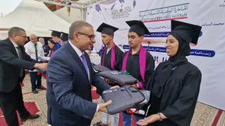 شاهدوا فرحة تلاميذ جرادة لحظة تتويجهم من طرف عامل الإقليم شكيب بلقايد