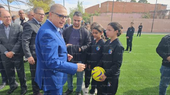 بلقايد عامل جرادة يدخل الفرحة على شباب واطفال قنفوذة بملعب رياضي في ذكرى المسيرة الخضراء