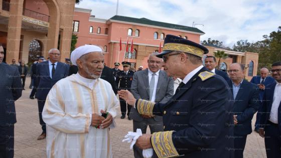 جرادة..بلقايد عامل الاقليم يسلم حافلتين للنقل المدرسي