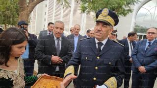 الوالي العطفاي يسلم النقل المدرسي للعالم القروي بوجدة