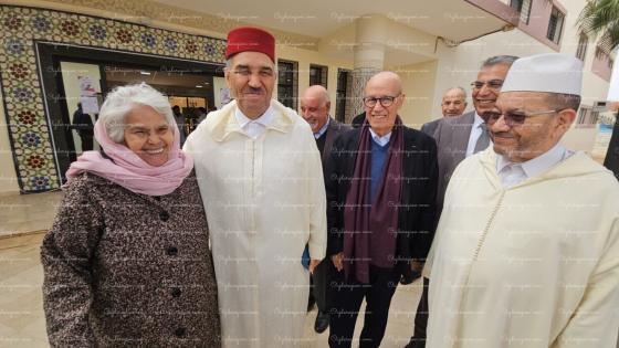 شاهدوا الوالي العطفاوي يزور مسنين وجدة ويمنحهم راديو لفحص الأسنان مرفوقا بالعلامة بنحمزة