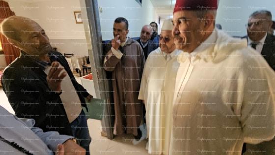 شاهدوا..في مبادرة إنسانية الوالي العطفاوي يحل مشاكل إدارية لنزلاء رياض المسنين بوجدة