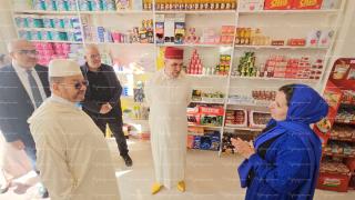 مرفوقا بالعلامة بنحمزة الوالي العطفاوي يتفقد ظروف عيش الطالبات بوجدة ويعدهن بدعم انشطتهن الثقافية