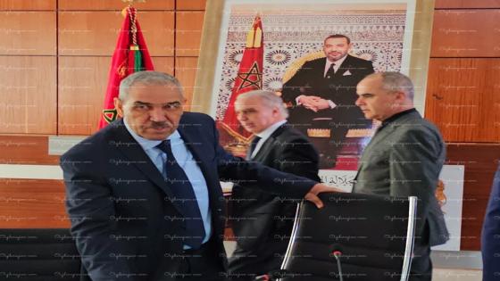 بحضور بوعرورو رئيس مجلس الجهة الوالي العطفاوي و عمال الأقاليم في لقاء لتتبع مستوى خدمات شركة التنمية ووكالة تنفيذ المشاريع ودراسة اتفاقية تأهيل المراكز القروية بجهة الشرق