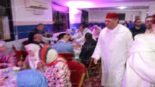 الوالي العطفاوي رفقة العلامة بنحمزة يشارك المسنين افطار رمضان الذي اقامه نجم العمل الخيري الحاج ادريس هوار