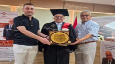 الاستاذ خليل متحد يوشح بدكتوراه بميزة مشرف جدا