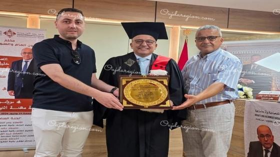 الاستاذ خليل متحد يوشح بدكتوراه بميزة مشرف جدا