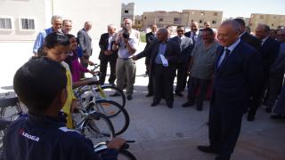 والي الجهة الشرقية يشرف على عملية توزيع المحافظ بمستفركي