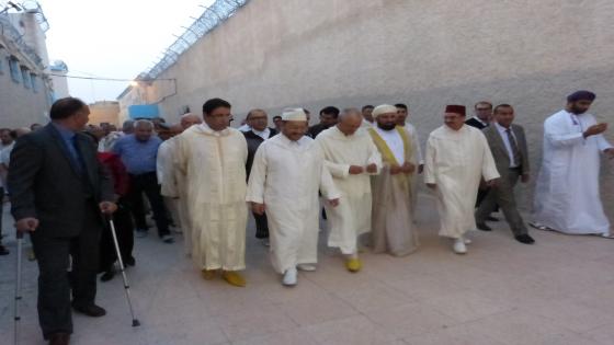 فيديو وصور…الوالي مهيدية يرأس افطار جماعي بسجن وجدة