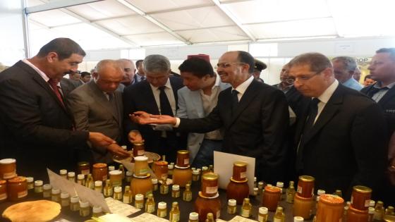 بالفيديو…الكاتب العام لوزارة الفلاحة والوالي مهيدية يفتتحان المعرض الجهوي للفلاحة يالناظور