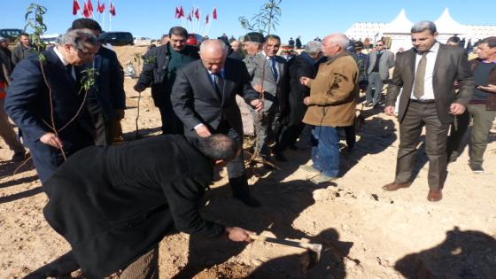 فيديو وصور…تأهيلا للفلاحين،الوالي مهدية يعطي انطلاقة غرس أشجار اللوز والسقي بمياه الفيض