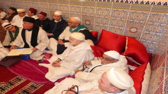 فيديو وصور…الحاج لخضر درفوفي يرأس وفدا إلى الزاوية القادرية البودشيشية