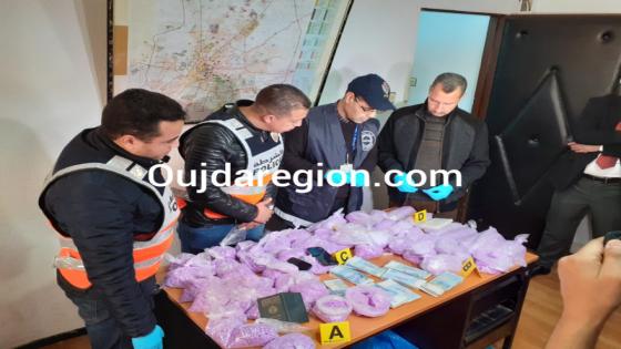 شاهدوا بالصوت والصور كيف تم توقيف بوجدة عصابة دولية ومعها 50 الف قرص اكستازي