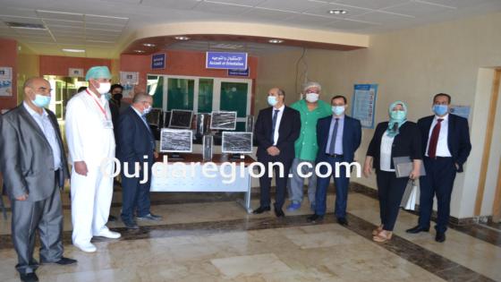 شاهد البنك الشعبي بوجدة يسلم مستشفى كورونا بالسعيدية تجهيزات الكترونية