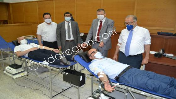 شاهدوا بوجدة..اسرة العدالة تتبرع بدمها