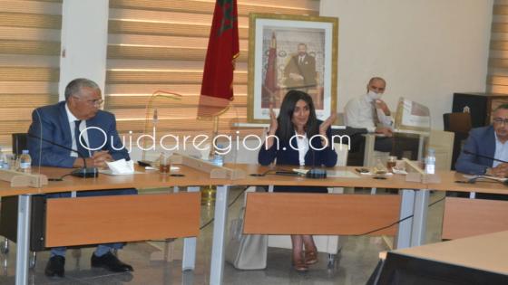 صوت وصور..وزيرة السياحة تجلس مع مهني السياحة بالشرق وتتصدى للخارقين للتدابير