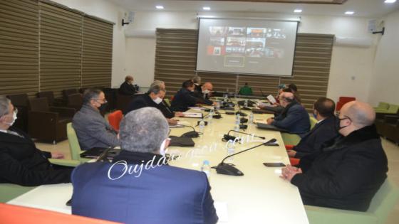 صوت وصور..والي جهة الشرق يجتمع بالعمال والمصالح الجهوية والمجالس المنتخبة