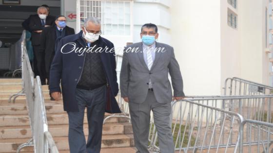 شاهد..الوالي الجامعي يقف على آخر الترتيبات لمراكز التلقيح بوجدة